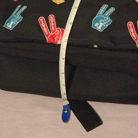 ❤️🩱💛🎒 Fortnite Black Backpack with Peace Signs - Picture 7 of 9